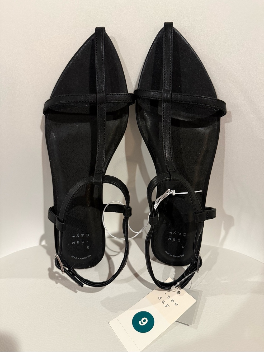 ☀️🌊 Women's Mylah Black T-Strap Pointed Flat Sandals NWT